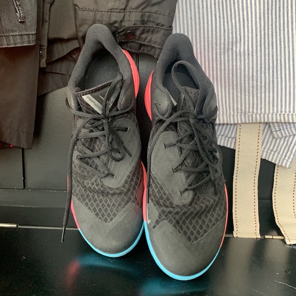 NIKE ZOOM HYPERSPEED COURT SE - BLACK/METALLIC SILVER - Picture 2 of 7